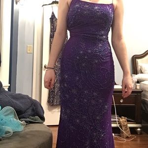 Never worn, size 6 but runs small so listed as 4